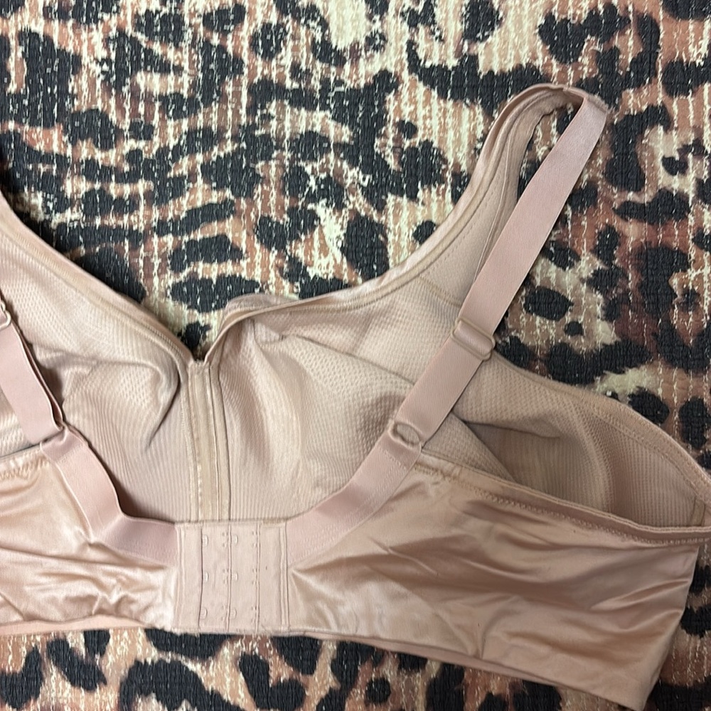 Playtex 4690 Lined Wireless Full Coverage Bra Tau… - image 4